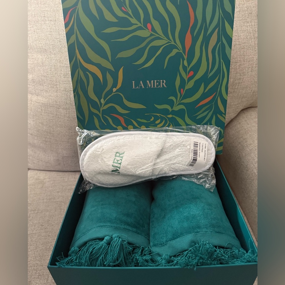 La Mer Towels and Slippers